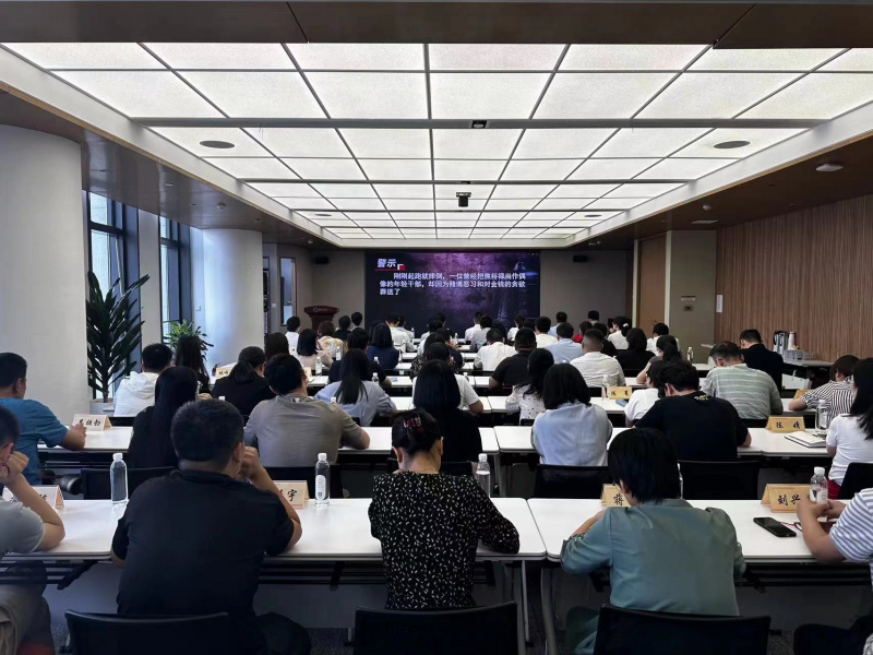 浙江東方紀(jì)委牽頭組織國貿(mào)集團(tuán)金融服務(wù)勤廉建設(shè)片組年輕黨員干部集中觀看警示教育片.jpg